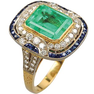 Ring mit großem Smaragd, Saphiren und Diamanten